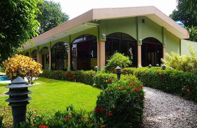 Comfortable room with 2 beds in charming hotel in Potrero with pool - TV and AC