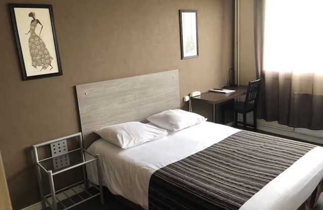 Comfortable Stay with Cozy Rooms and Proximity to Olympic Park, Free Parking