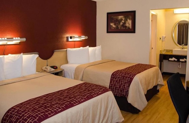 Comfortable Stay, Superb Location! Pet-Friendly, Free Parking!