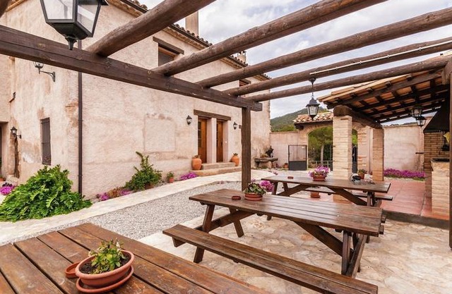 Comfy Cottage in Maians with Swimming Pool