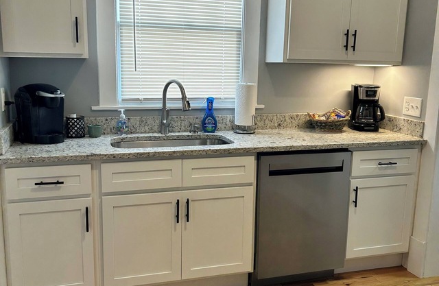 Comfy Cottage on Washington