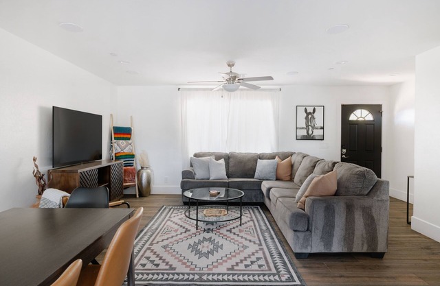 Comfy-Cozy Cute desert Retreat just Minutes away from Old Town Scottsdale