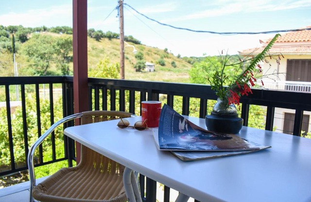 Comfy green studio/just 150m to the beach