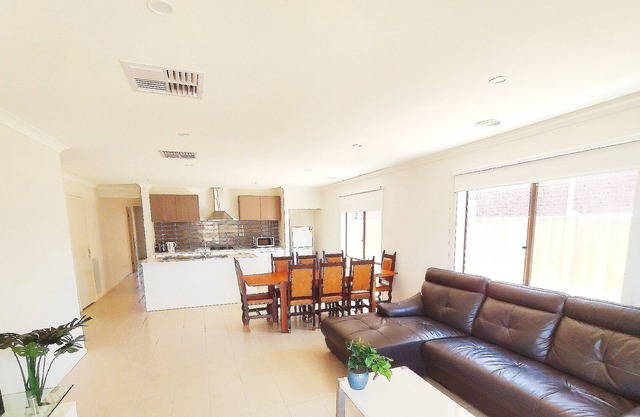 Comfy Quiet 5BR House,6 mins to TownCentre,Close to Werribee Zoo&VIC Rose Garden