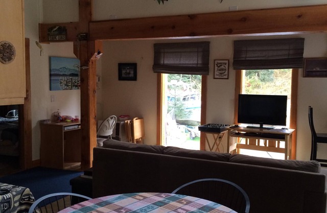 Comfy, Quiet, Furnished Tastefully! Great For Fishing Clients And Vacationers.