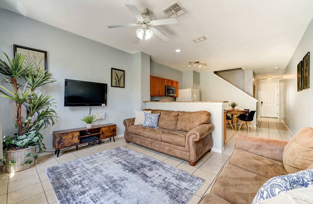 Comfy Townhome Minutes from Disney