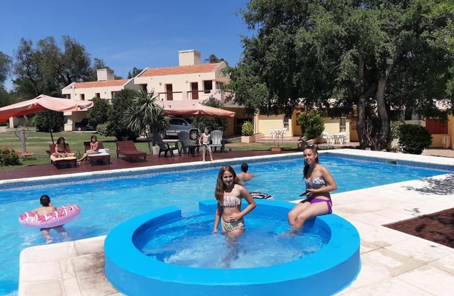 Complejo Mirador de las Sierras pileta climatizada al aire libre