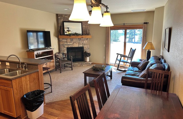 CONDO 107 by Eagle Waters Resort