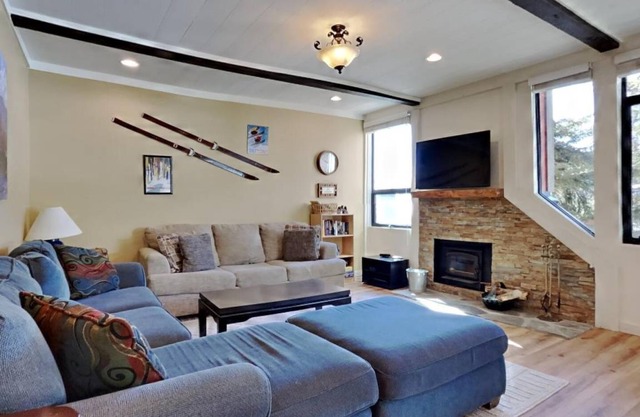 Condo ∙ 2 bedrooms ∙ 6 guests