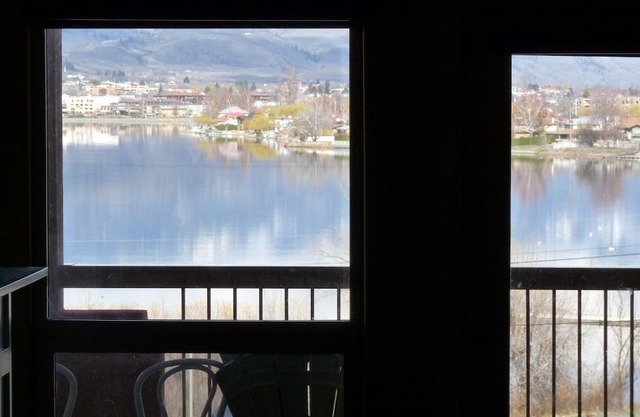 Condo by the Lake-With Picture Postcard View of Lake & City