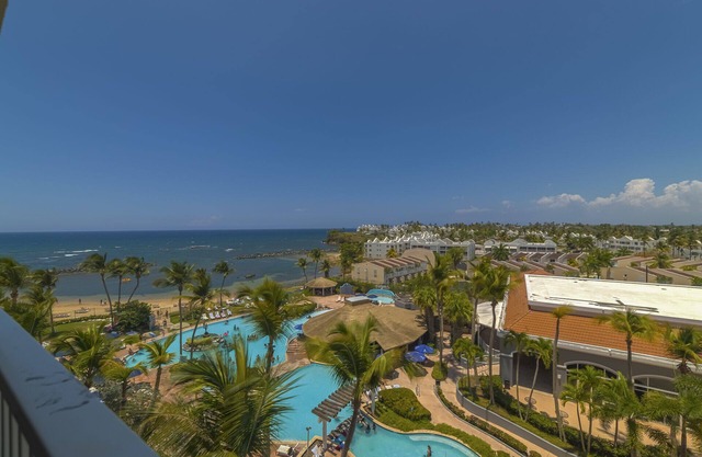 CONDO HOTEL, DORADO (WITH LIVING ROOM/DINNING ROOM/KITCHEN)