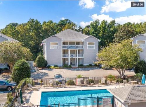 Condo in St James in Southport - Great amenities!