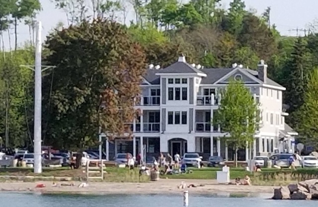 Condo in the heart of Sister Bay - Waterview!!!