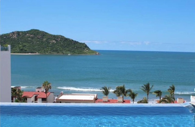 Condo on Golden Zone with Beach View