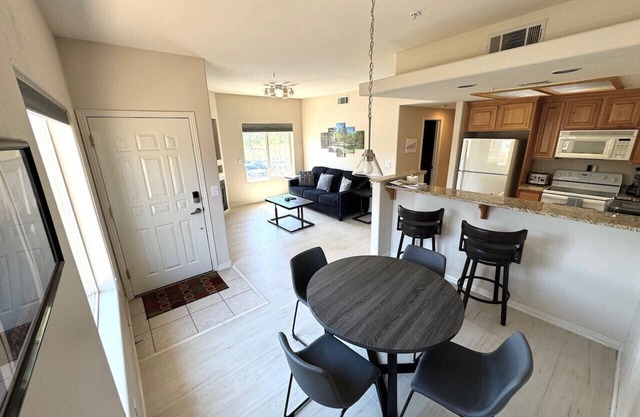 Condo on Wolf Creek Golf Course!