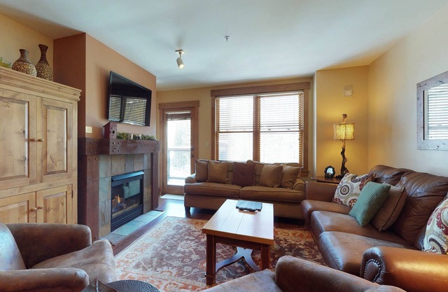 Condo with Shared Pool, Sauna & Hot Tub, WiFi, and Washer/Dryer - Walk to Gondola