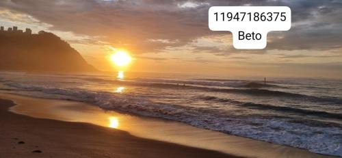 conforto a 2 minutos da praia do tombo com Wi-Fi e garagem Condomínio Parks Garden