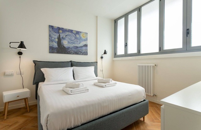 Console Marcello 1BR apt with fast wifi in Milan by Halldis