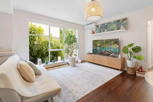 Contemporary 1-Bed Unit Near Chapel St