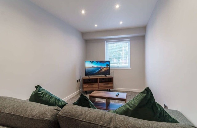 Contemporary 1 Bedroom Apartment in Liverpool