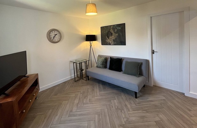 Contemporary 1 Bedroom Apartment