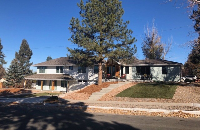 Contemporary, comfortable and charming - just 3 blocks to Downtown Castle Rock
