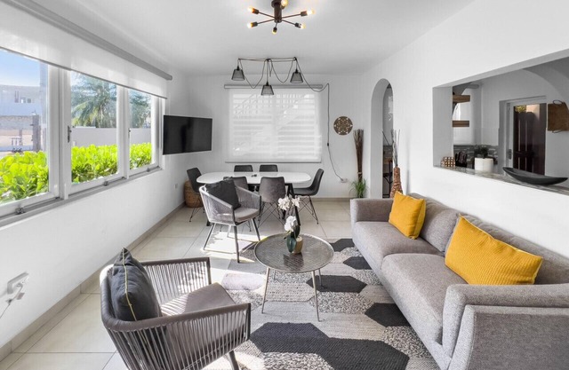 Contemporary Haven Minutes from Ocean Park