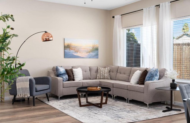 Contemporary Home King Bed Fast Wi-Fi Central Sacramento Location