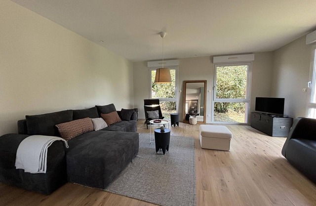 Contemporary Lo dging in Ébreuil with Garden