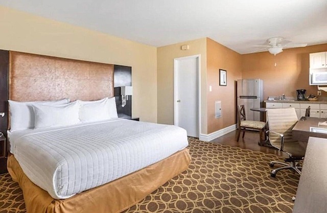 Contemporary Studio Suite Near Trails & Parks | Outdoor Pool | Free Parking