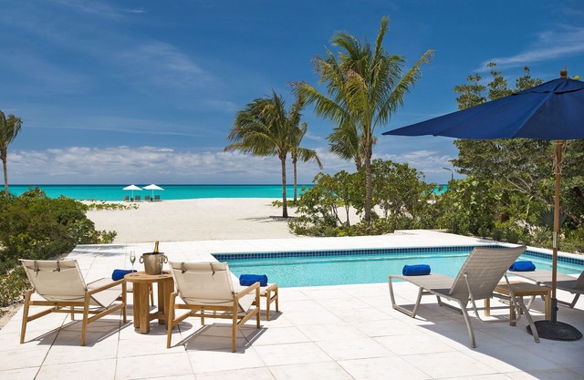 Contemporary 3 bedroom beachfront beach house