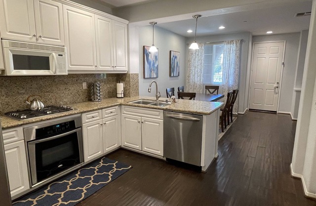 Contemporary Townhome in Carmel Valley