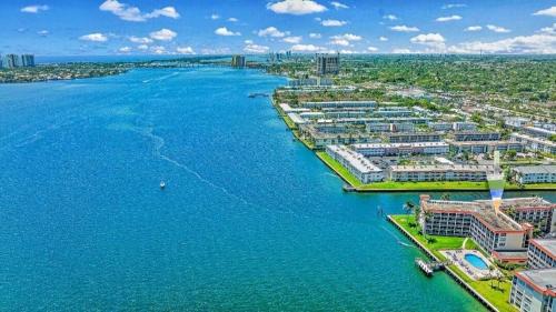 Contemporary Waterfront Condo