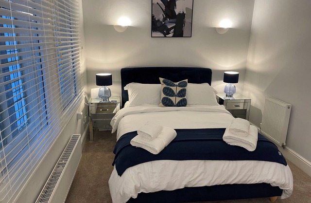 Contractors/Business/Families/Enjoy Fast WiFi Smart TV in this Shiny 2 Bed Apt