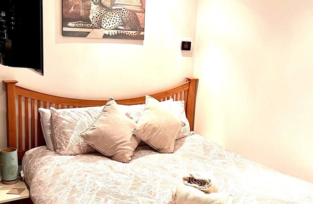 Contractors Luxurious Cozy Studio Apartment in MK