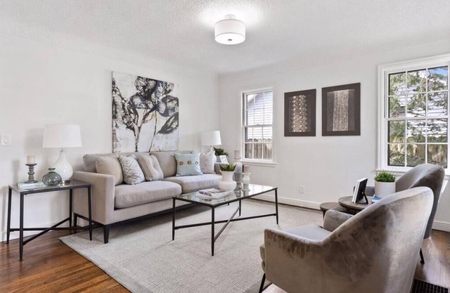 Convenient to lakes, bike trails, parks. Dog-friendly. Fenced Yard.