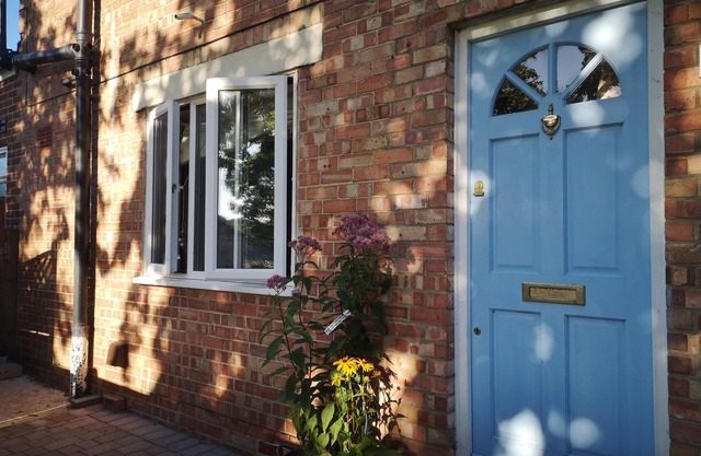 Conveniently Located, pet Friendly, end Terrace House