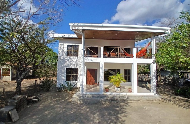 Cool and comfortable 3-bedroom house in welcoming El Tránsito with WiFi, AC