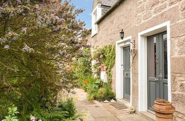 COORIE DOON, family friendly, character holiday cottage in Nairn