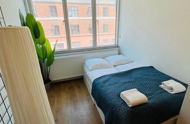 Copenhagen Studio Double Bed and Kitchen