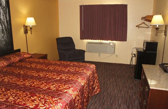 Coratel Inn & Suites Stillwater - 1 King Accessible Non-Smoking
