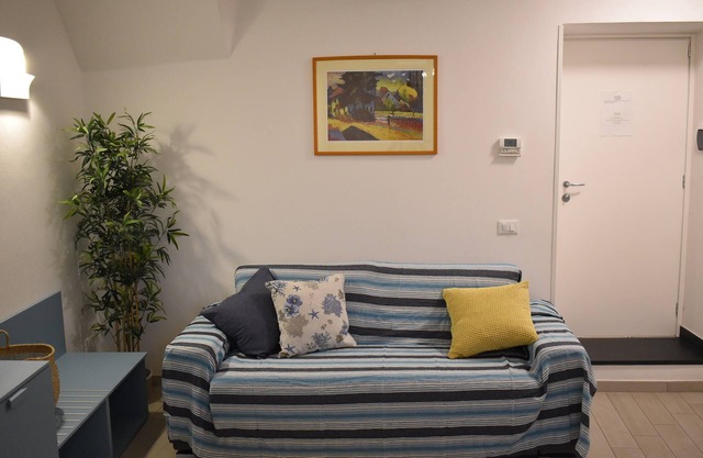 CORNABRUGIA PATIO APARTMENT lovely open-space with all amenities and a patio