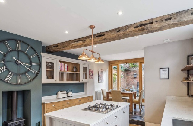 Corner Cottage - 3 beds, bathtub, outdoor terrace