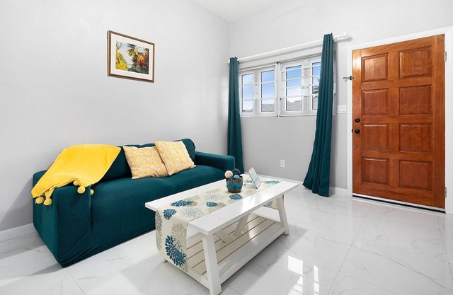Cornerstone Rentals Lovely 1-BdRm Midtown Unit 1