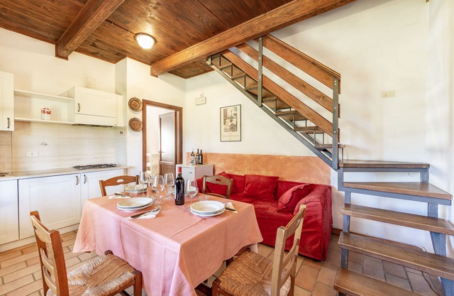 Cornflower apt with shared pool, Castiglione del Lago, Italy