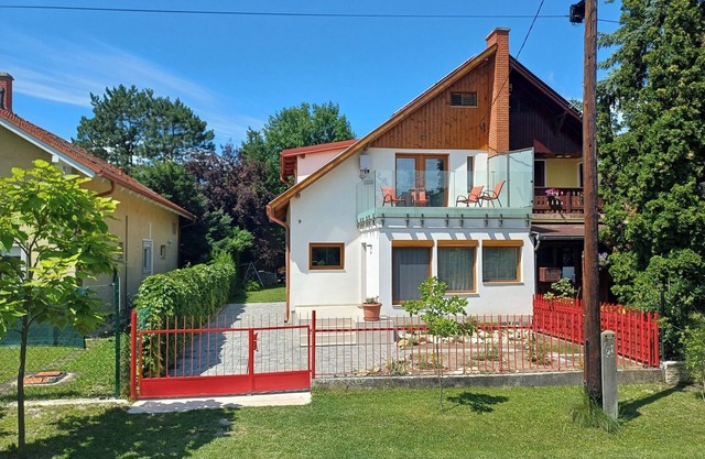 Cornflower House 250m from Lake Balaton, 500m beach with child-friendly shore