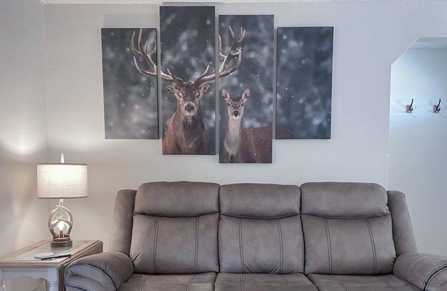 Corp Rental 2 bed/1bth duplex - Superhost-5 star ratings