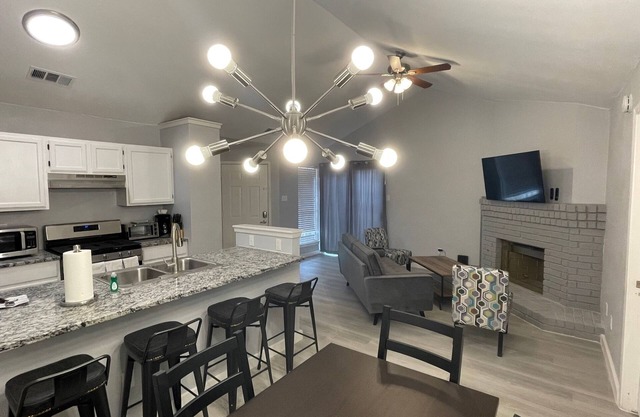 Corporate Duplex #A - fully remodeled & Furnished