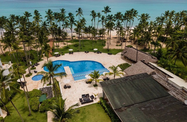 Coson Bay Luxury 4BD PENTHOUSE Tropical Beach Front with private Rooftop Jacuzzi