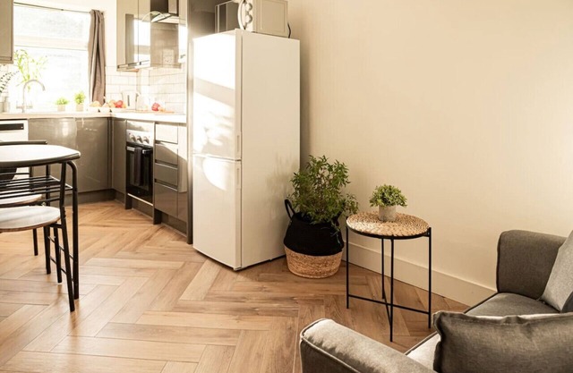 Cosy 2-Bed Flat - Sleeps 4 - Free Parking